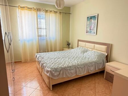 Affittasi Appartamento 2+1+1 con Balcone
