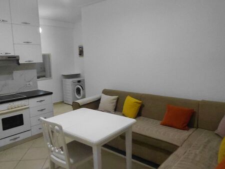 Kodra e diellit jepet me qira apartment 1+1i mobiluar