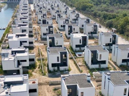 Shitet vile 2 kateshe tek Rezidenca Turquoise Marina , Gjiri i Lalezit , Hamallaj , Durres .
