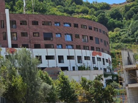  SHITET: 3+1+2Wc & Ballkon + DepoRes. Kodra Diellit II 165 m² | Kati 3 | Proçes Ndërtimi | Mundësi Ndarje në 2 ap 1+1 | Çmimi: 255.000€