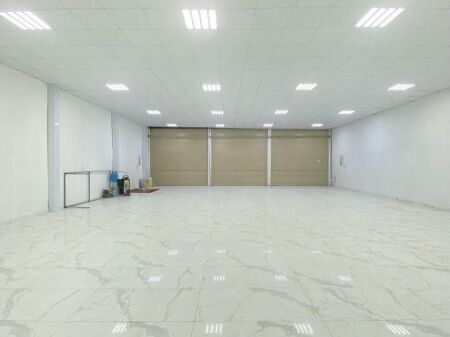 Selite, jepet me qera ambient biznesi 200m2.
