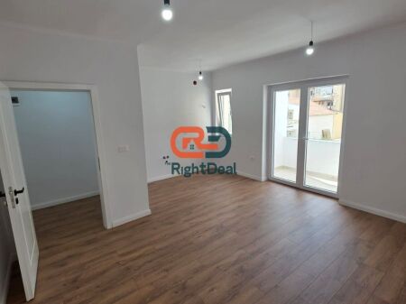 Vicino al Ginnasio Partizani, Super Appartamento 1+1 in Vendita, Ideale per Vivere e Investire!!!