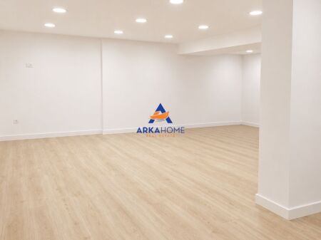 AFFITTASI NEGOZIO SULLA STRADA 100 M2 "ALLA COMUNE DI PARIGI" 1500 EURO
