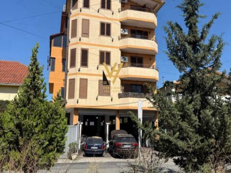 LOCALE COMMERCIALE IN AFFITTO 1.350 M2 IN PIAZZA SHQIPONJA 7.000 EURO