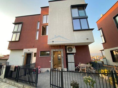Shitet Vile 3 - Kateshe + 2 Poste Parkimi , Kombinat, Tirane