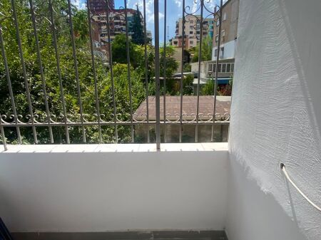 Jepet me qera garsoniere