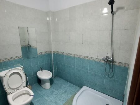 Jepet apartament me Qera 2+1,ne zonen e Freskut.