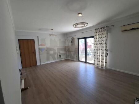 Apartament - Për Shitje - Komuna e Parisit, Tiranë