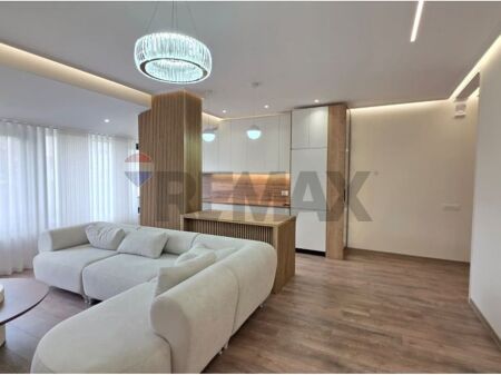 Shitet apartament 2+1 me pamje nga Liqeni i Thate