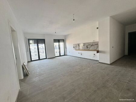 Ufficio in Affitto 3+1 Vicino al Nuovo Boulevard (ID BZ21040) Tirana