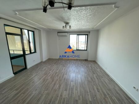 VENDESI APPARTAMENTO 2+1+2+2 BALCONI "PRESSO L'EX ESPOSIZIONE" 350.000 EURO