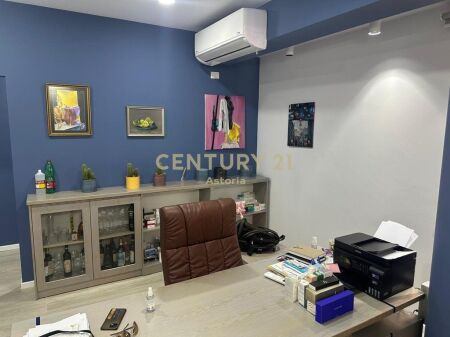 Locale commerciale in vendita, vicino a Tirana Ring Center.