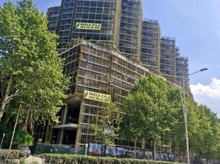 Shitet, Apartament 2+1, Colonnade Building, Rruga Dritan Hoxha.