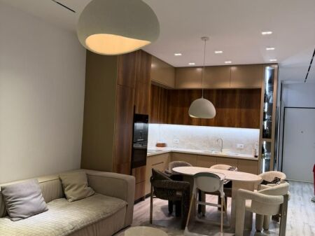 Qera | Apartament 2 + 1 | Rruga 5 Maji – Emerald Center| 1000 €/muaj