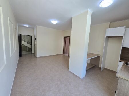 Shitet apartament 1+1