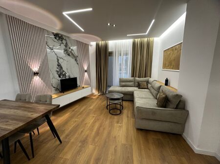Shitet apartament 1+1