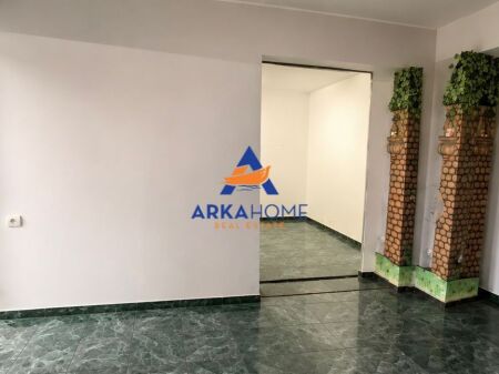 LOCALE COMMERCIALE IN AFFITTO 90M2 "COMUNE DI PARIGI" 80.000 LEKE