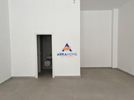 JEPET ME QERA AMBIENT BIZNESI 91M2 "BULEVARDI I RI" 85.000 LEKE