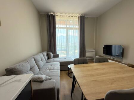 Jepet me qira apartament 2+1 në Bulevardin e Ri! /Muaj 65,000 Lekë /Muaj