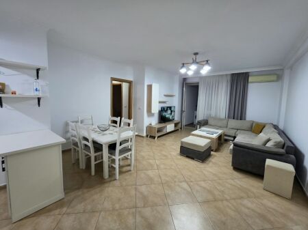 🏡 Appartamento in affitto 2+1  📍 Misto mame, vicino a Yzberishi   🏢 6° piano 🛗 Con ascensore 🛋️ Arredato 📐 Superficie: 100m²  💰 Prezzo: 50.000 Lek/mese