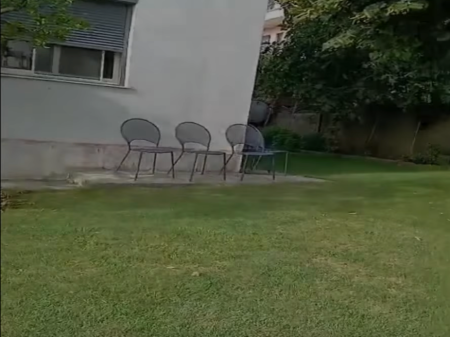 In affitto: casa privata con un grande giardino adatto agli animali domestici.