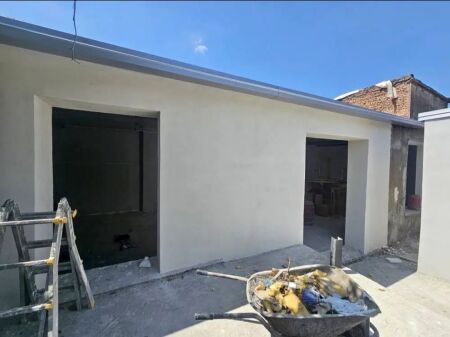 Jepet Magazine me Qera 100 m2 - Shkoze, Tirane