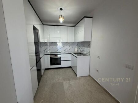 Jepet me qira apartament 2+1 në 5 Maj!!