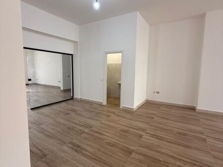 Business premises for rent, Center