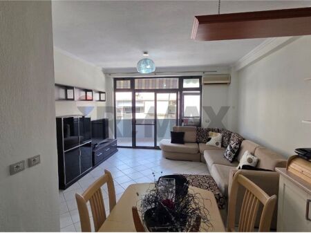 Apartament 2+1 per qira tek Komuna e Parisit