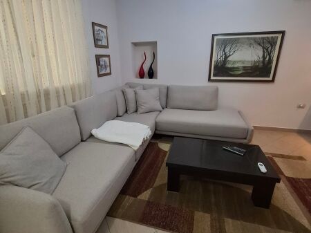 Japim me qera  Apartament  2+1. [ID LM 096]