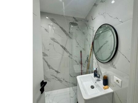 JEPET ME QIRA APARTAMENT TEK BRRYLI!