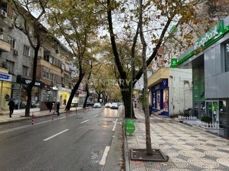 Locale Commerciale Myslym Shyri
