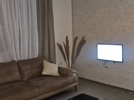 Apartament 1+1 per qera Rruga e Kavajes !
