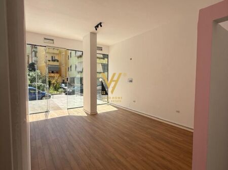 JEPET DYQAN 100 M2 ME QERA TE KODRA E DIELLIT 65.000 LEKE