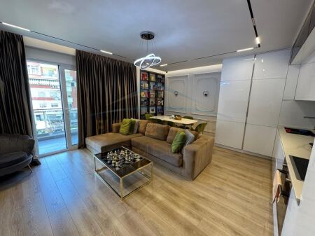 SHITET APARTAMENT 2+1+2 RRUGA E BARRIKADAVE