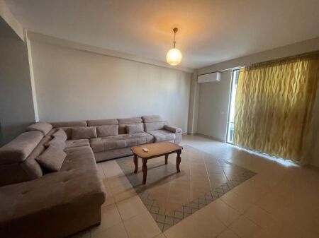 21-Dhjetori, affittasi appartamento 2+1 completamente arredato.