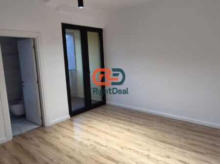 In Square 21 Complex, Space for Rent, Ideal for Offices or Clinics !!!
