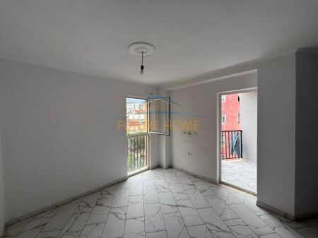 In vendita, Appartamento 1+1, Via Mine Peza, Tirana.