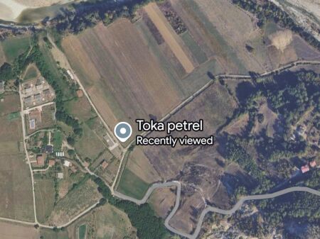 🌿 **LAND FOR SALE – PETRELË**