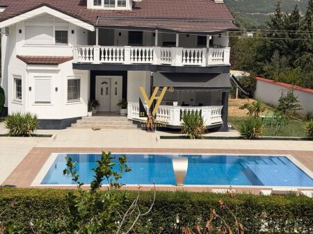 VILLA SU DUE PIANI IN VENDITA A IBE INFERIORE 1.500.000 EURO