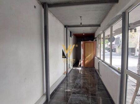 SHOP FOR RENT 25 M2 FOR RENT AT THE PARIS MUNICIPALITY 35,000 LEKE