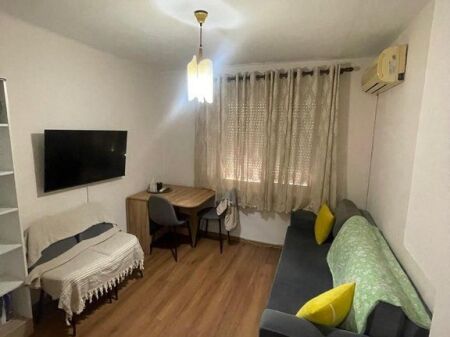 Apartament 1+1  Përballë ish Ekspozitës