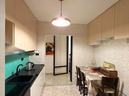 Qera | Apartament 2 + 1 + Parkim | Rruga Dritan Hoxha | 900 €/muaj