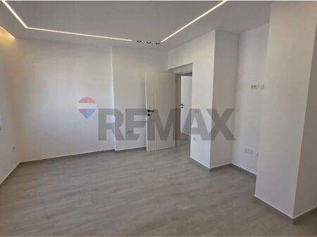 Apartament per shitje, Myslym Shyr