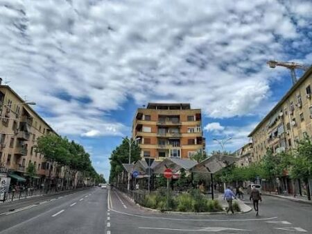  **JEPET ME QIRA BAR-KAFE – RRUGA E DURRËSIT, TIRANË**