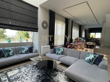 VENDESI, VILLA PREMIUM con PISCINA, RESIDENZA KODRA E DIELLIT 2!