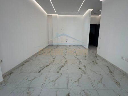 Qera,Ambient 1+1 ,Unaza e Re