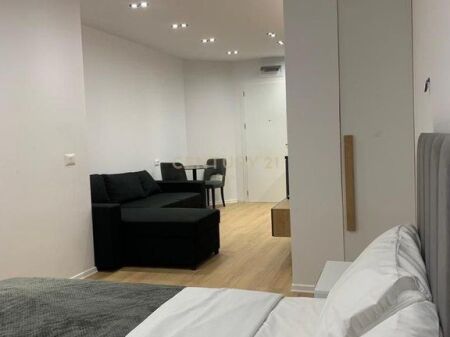 Jepen me Qira 3 Studio Qender per Airbnb.