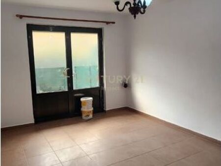 We rent a 2+1 apartment near the electric market!
