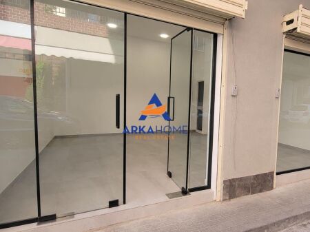 VENDESI COMMERCIALE IN VENDITA 33M2 "STRADA DI KAVAJES" 150.000 EURO